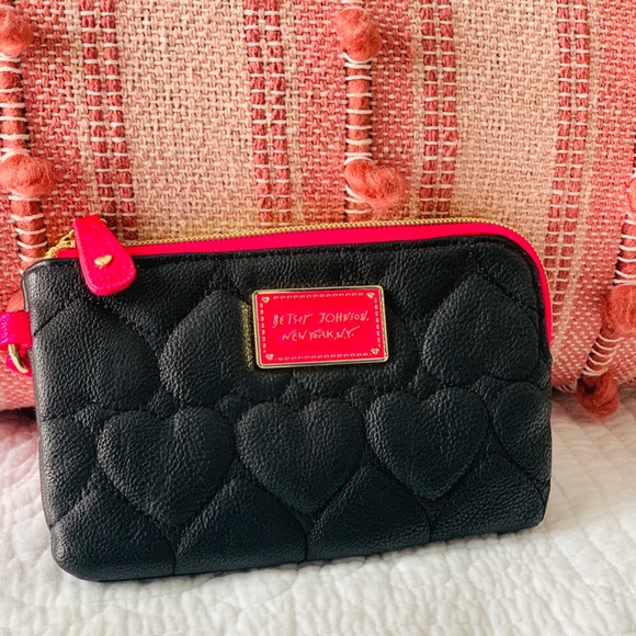 Betsey Johnson Handbags - 🖤💗Mini BJ Wristlet💗🖤